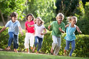 kids playing in woods kids health