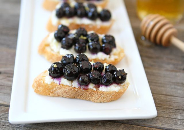 12 Festive Easter Recipes: Roasted Blueberry Ricotta Crostini | OnceAMomAlwaysAMom.com